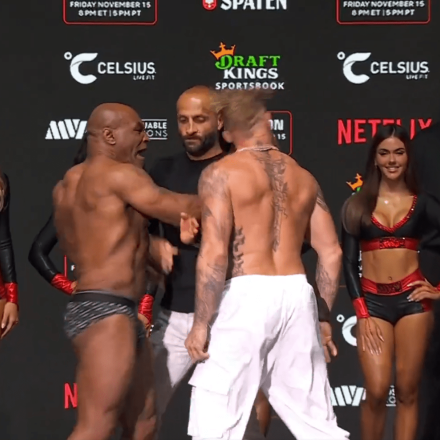 Ο Μάικ Τάισον χαστούκισε τον Τζέικ Πολ πριν από τη μεταξύ τους «μάχη» κι εκείνος απάντησε με φιλάκια