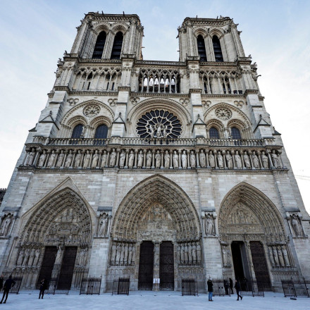 Παναγία των Παρισίων: Επιστρέφουν τα γιγάντια αγάλματα στην κορυφή στο τελικό στάδιο αποκατάστασης