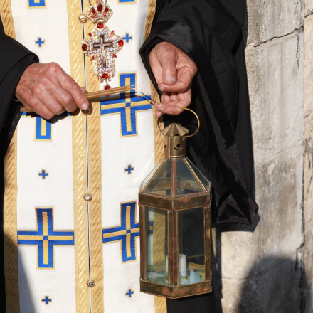 Ροζ σκάνδαλο σε ενορία της Αθήνας: Αποκάλυψη για διπλή ζωή παπαδιάς