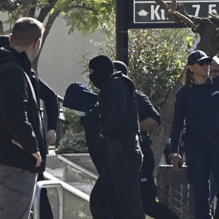 Αμπελόκηποι: Προφυλακίστηκε ο 26χρονος κατηγορούμενος - Ένταση έξω από τα δικαστήρια