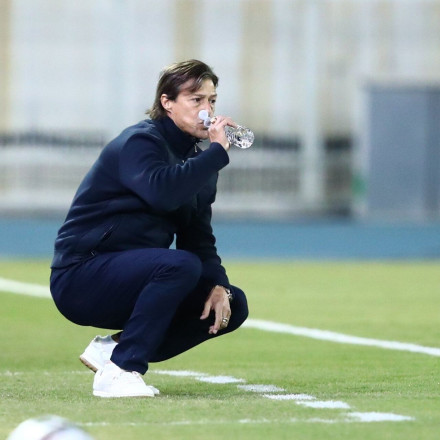 Οι σίγουροι της άμυνας και η πληθώρα της επίθεσης - Οι σκέψεις του Αλμέιδα για το ντέρμπι κορυφής