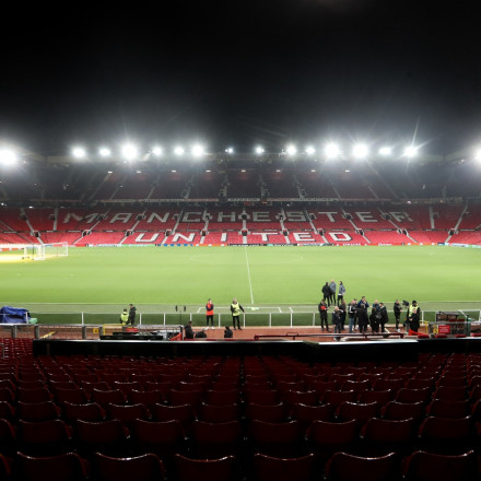 «Σταματήστε να εκμεταλλεύεστε την πίστη μας» - Διαδηλώσεις έξω από «Όλντ Τράφορντ» και «Άνφιλντ»