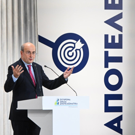 Κωστής Χατζηδάκης: «Λιγότεροι φόροι, περισσότερη φορολογική δικαιοσύνη»