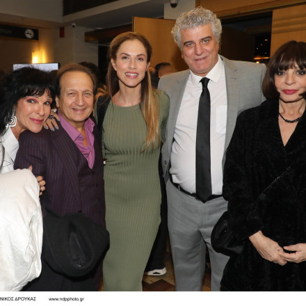 Λαμπερά ζευγάρια της showbiz και συναντήσεις - έκπληξη είχε η επίσημη πρεμιέρα της παράστασης «Matilda»