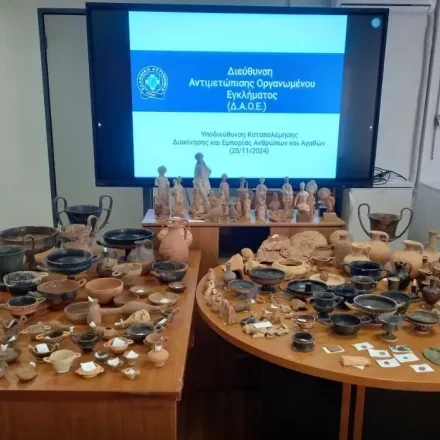 Άλιμος: Αρχαιολογικός θησαυρός 172 αντικειμένων σε 3 σπίτια - Δύο συλλήψεις