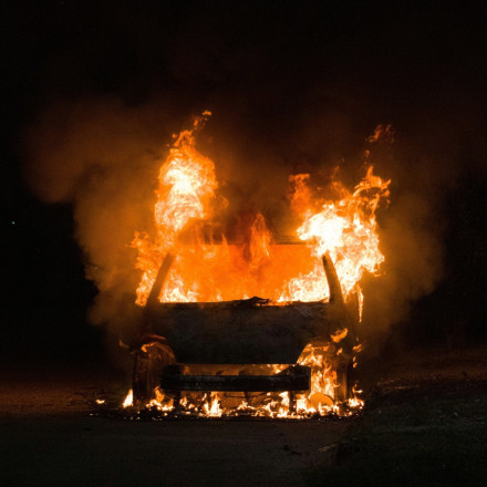 Ηλικιωμένος βρέθηκε απανθρακωμένος μέσα στο αυτοκίνητό του: «Δεν αντέχω άλλο», έλεγε στους γείτονες