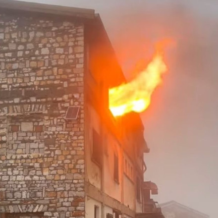 Φωτιά στο σαλέ στο χιονοδρομικό κέντρο Φαλακρού - Σοβαρές ζημιές