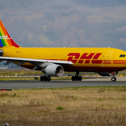 Συναγερμός στη Λιθουανία: Αεροπλάνο της DHL έπεσε πάνω σε σπίτι - Πληροφορίες για ένα νεκρό