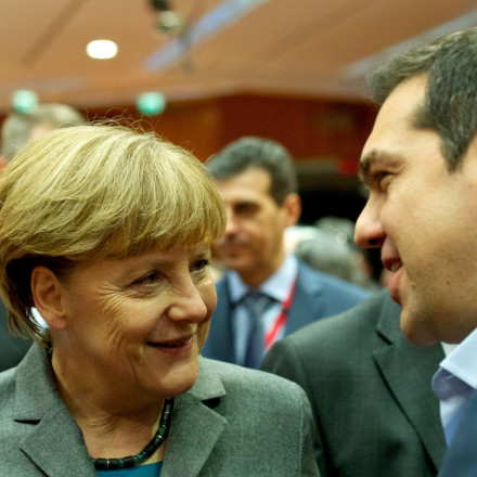 ΣΥΡΙΖΑ για απομνημονεύματα Μέρκελ: Ας διαβάσουν προσεκτικά το βιβλίο όσοι συκοφαντούσαν τον Τσίπρα