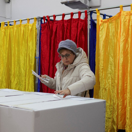 Προεδρικές εκλογές στη Ρουμανία: Επανακαταμέτρηση των ψήφων μετά τη νίκη του ακροδεξιού υποψηφίου