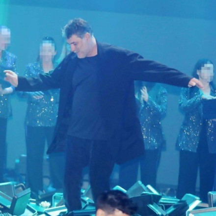 Το ζειμπέκικο του Βασίλη Μπισμπίκη στην πρεμιέρα Δέσποινας Βανδή και Αντώνη Ρέμου