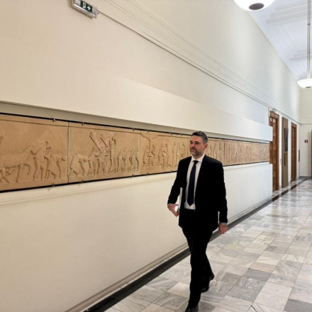 Βουλή: Ανεξαρτητοποιήθηκε ο Σαρακιώτης - Με 28 βουλευτές ο ΣΥΡΙΖΑ