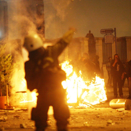 Σαν σήμερα: Πριν 16 χρόνια η σφαίρα στο στήθος του Αλέξη Γρηγορόπουλου έμελλε να «κάψει» την Αθήνα