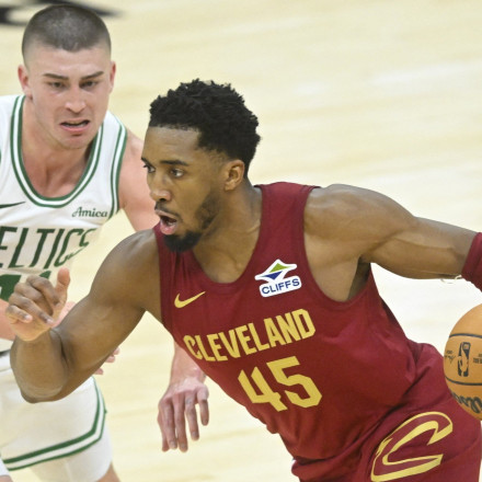 ΝΒΑ: Πήραν την ματσάρα οι Καβς με τους Σέλτικς - Τρομερές εμφανίσεις από Ντόνσιτς - Γουεμπανιάμα