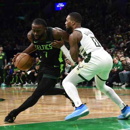 NBA: Οι Σέλτικς χάλασαν τα γενέθλια του Γιάννη, ο Γιανγκ «εκτέλεσε» τους Λέικερς του μαγικού Λεμπρόν [vids]