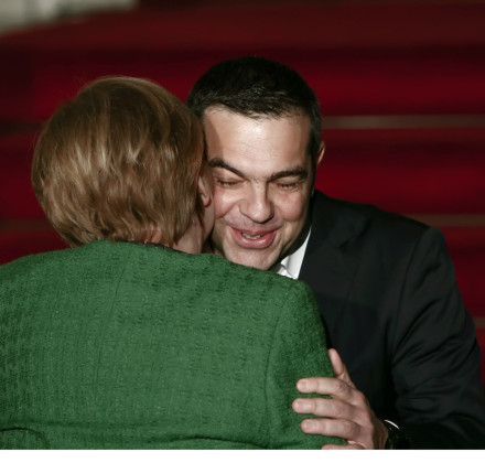 Πανηγυρίζει ο Τσίπρας για το βιβλίο της Μέρκελ: Δεν ήταν κωλοτούμπα αλλά plan b το δημοψήφισμα Πανηγυρίζει ο Τσίπρας για το βιβλίο της Μέρκελ: Δεν ήταν κωλοτούμπα αλλά plan b το δημοψήφισμα