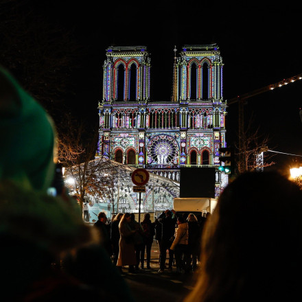 Μέσα στην Παναγία των Παρισίων όλες οι εκδηλώσεις λόγω κακών καιρικών συνθηκών Μέσα στην Παναγία των Παρισίων όλες οι εκδηλώσεις λόγω κακών καιρικών συνθηκών