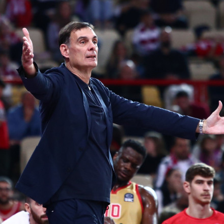 Μπαρτζώκας: «Σαφώς και κοιτάμε την αγορά, αλλά δεν είμαστε σίγουροι αν θα πάρουμε παίκτη» [vid]