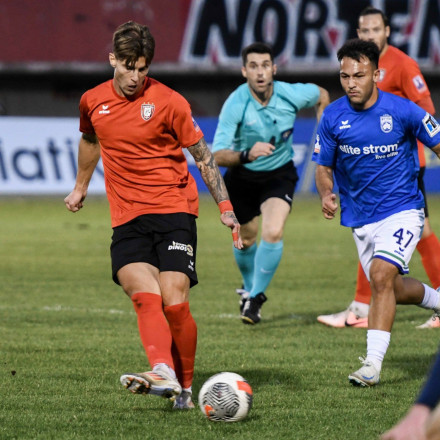 «Τρέλα» στην Πάτρα: Η Παναχαϊκή δέχθηκε κόκκινη και συνέχισε να παίζει με 11 [vid]