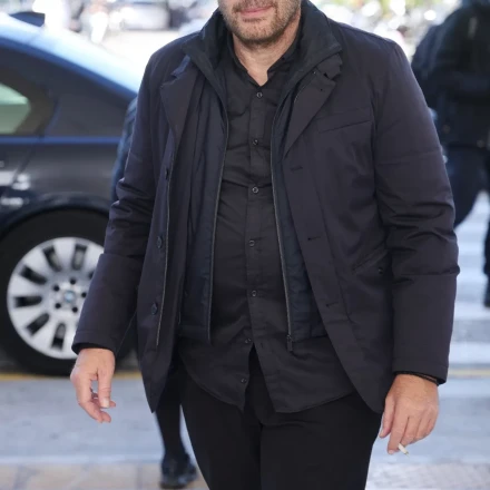 Ο Στράτος Τζώρτζογλου επαν...εκτελεί το «Last Christmas» 10 χρόνια μετά την επική ερμηνεία του