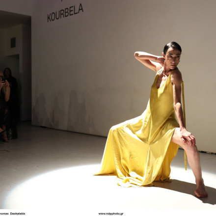 Έλενα Τοπαλίδου: Ποζάρει topless στο Instagram και λέει τη γυμνή της αλήθεια