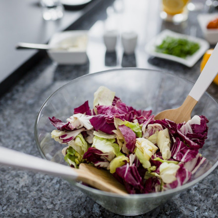 Πόσο ασφαλείς είναι οι έτοιμες σαλάτες; Τι έδειξαν αναλύσεις για σαλμονέλα, λιστέρια, φυτοφάρμακα