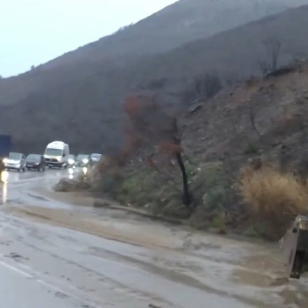 Διόνυσος: Άνοιξε ο δρόμος στον Άγιο Πέτρο που είχε κλείσει από φερτά υλικά λόγω της κακοκαιρίας