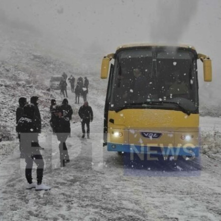 Κακοκαιρία Bora: Λεωφορείο κόλλησε στα χιόνια στην Καστοριά – Απεγκλωβίστηκαν 35 επιβάτες