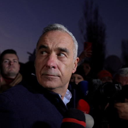 Σε βαθιά κρίση η Ρουμανία: «Πραξικόπημα» καταγγέλλει ο εθνικιστής υποψήφιος για την προεδρία