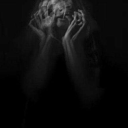 Πώς είναι να ζω με σχιζοφρένεια: Μια γυναίκα αποκαλύπτει για «ζόμπι - παραισθήσεις»