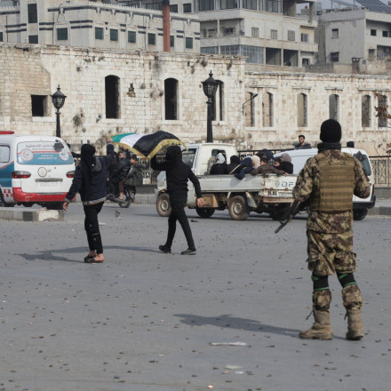Οι αντάρτες μπήκαν στην Δαμασκό, αγνοείται ο Άσαντ - Αναφορές για εκρήξεις από ισραηλινά πυρά