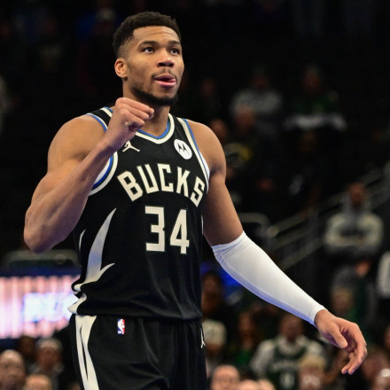 Θα... χαμογελάσει ο Giannis; Το AI προβλέπει τον νικητή του NBA Cup ανάμεσα σε Μπακς και Θάντερ