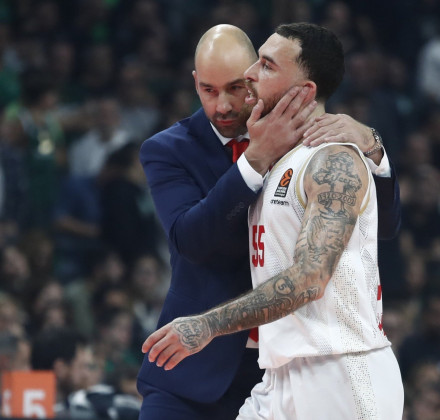 Πώς ο Σπανούλης «έσβησε» το μόνο μελανό στοιχείο του Μάικ Τζέιμς