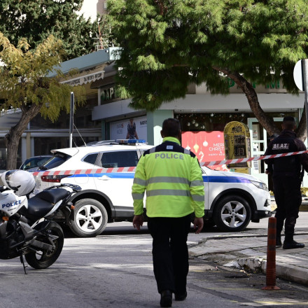 Σωτήρια ψυχραιμία στο μακελειό της Γλυφάδας: «Κυρία γίνεται πόλεμος;», «Βάλαμε τα παιδιά στο πάτωμα»