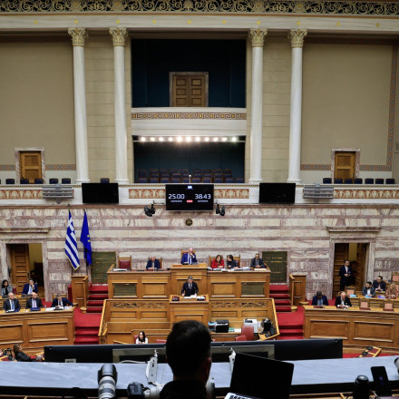 Προϋπολογισμός 2025: Η μάχη των πολιτικών αρχηγών στη Βουλή