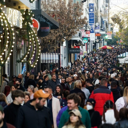 Ξεκινά σήμερα το εορταστικό ωράριο - Ποιες Κυριακές θα είναι ανοιχτά τα καταστήματα