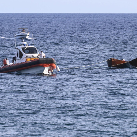 Συγκίνηση στην Ιταλία: 10χρονο κοριτσάκι έφτασε μόνο του με βάρκα στη Λαμπεντούζα