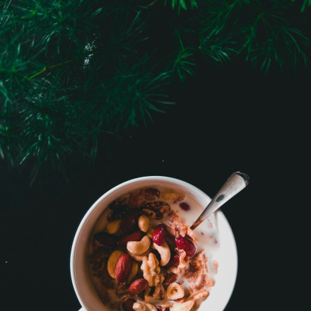 Το απλό αλλά «θαυματουργό» σνακ στο ράφι του σούπερ μάρκετ που λειτουργεί ως «ελιξίριο» νεότητας