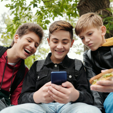 «Σχέδιο Αυστραλία» και στην Ελλάδα για τα social media σε παιδιά κάτω των 15 ετών