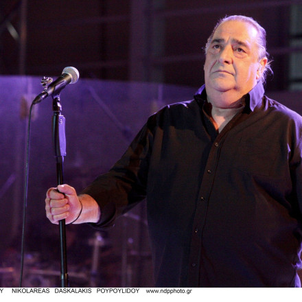 Καρράς: Ο συγγραφέας της βιογραφίας του αποκαλύπτει τι του ζήτησε 5 μέρες πριν φύγει από τη ζωή