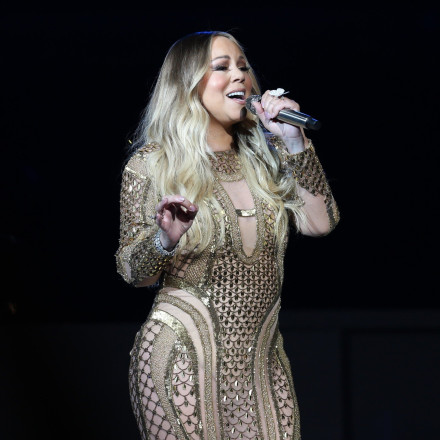 Μαράια Κάρεϊ: Η παντελώς αποτυχημένη προσπάθεια να τυλίξει δώρα -  «Αυτό δεν είναι του στυλ μου»