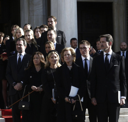 Τι σημαίνει και από πού προκύπτει το επίθετο «Ντε Γκρες» που επέλεξαν οι Παύλος και Νικόλαος Τι σημαίνει και από πού προκύπτει το επίθετο «Ντε Γκρες» που επέλεξαν οι Παύλος και Νικόλαος