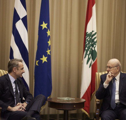 Στη Βηρυτό ο Κυριάκος Μητσοτάκης: «Μεταφέρω μήνυμα διαφύλαξης της εκεχειρίας» Στη Βηρυτό ο Κυριάκος Μητσοτάκης: «Μεταφέρω μήνυμα διαφύλαξης της εκεχειρίας»