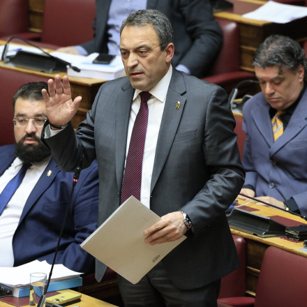 Βουλή: «Ναι» με ευρύτατη πλειοψηφία στην αναστολή της κρατικής χρηματοδότησης προς τους Σπαρτιάτες