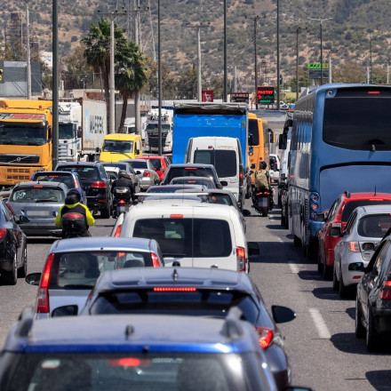 Καραμπόλα 5 φορτηγών στην Αθηνών - Κορίνθου: Κυκλοφορία μόνο από την αριστερή λωρίδα