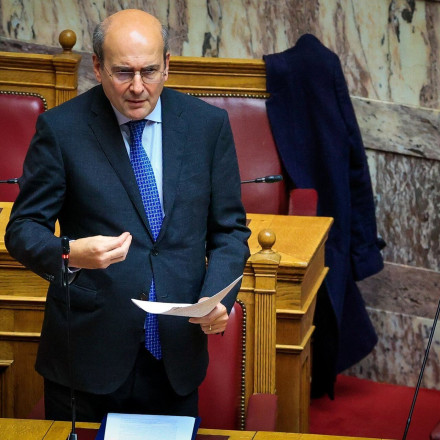 Διακομματικό «ναι» στα μέτρα για τράπεζες, χαμηλοσυνταξιούχους και ένστολους