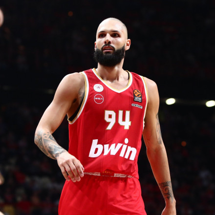 Φουρνιέ λαμπρός και νίκη στο... όριο για τον Ολυμπιακό με 90-85 επί της Άλμπα Βερολίνου στο ΣΕΦ [vid]