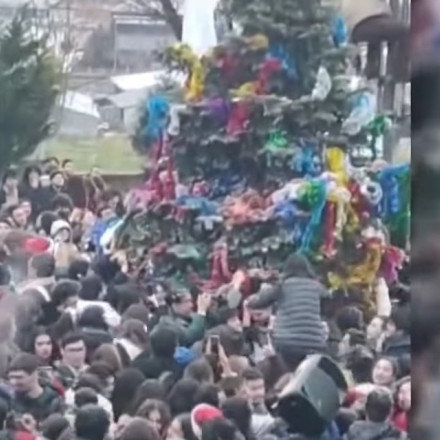 Χαμός σε πανεπιστήμιο στην Τουρκία για τον στολισμό χριστουγεννιάτικου δέντρου