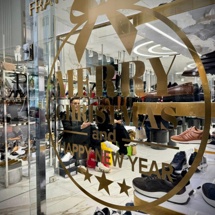 Χριστούγεννα 2025: Τι δείχνει έρευνα της ΕΥ για τις αγορές των Ελλήνων