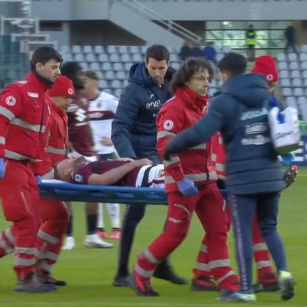 «Παγωμάρα» στο Τορίνο - Μπολόνια: Ο Βαλουκιέβιτς κατέρρευσε λόγω δύσπνοιας και διακομίστηκε σε νοσοκομείο